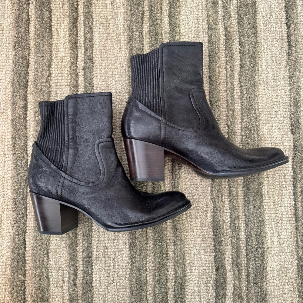 Frye Lucinda Scrunch Short Booties - Black